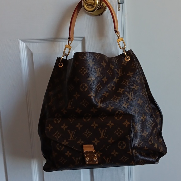 Louis Vuitton Handbags - Need extra savings.
